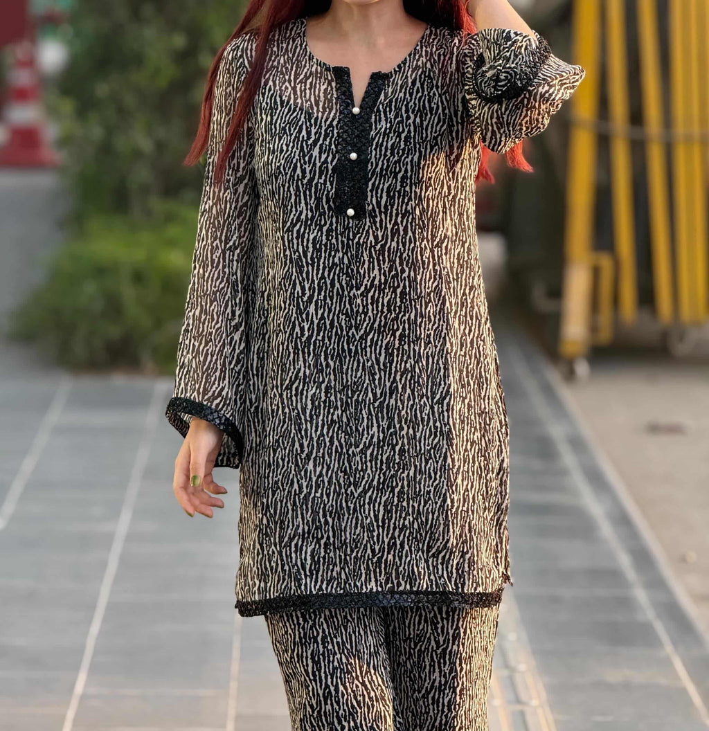 Elegant Printed Chiffon Suit Set – Lightweight Kurta & Lined Bottom